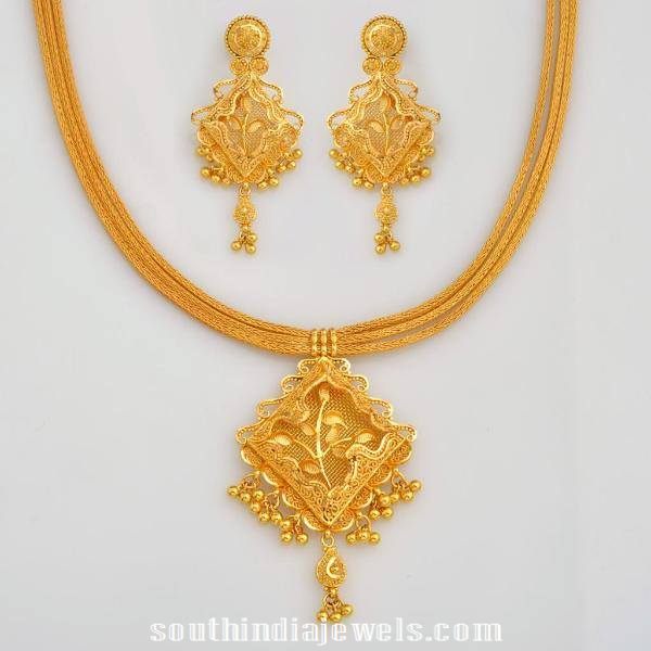 Stylish Gold Floral Necklace with Earrings