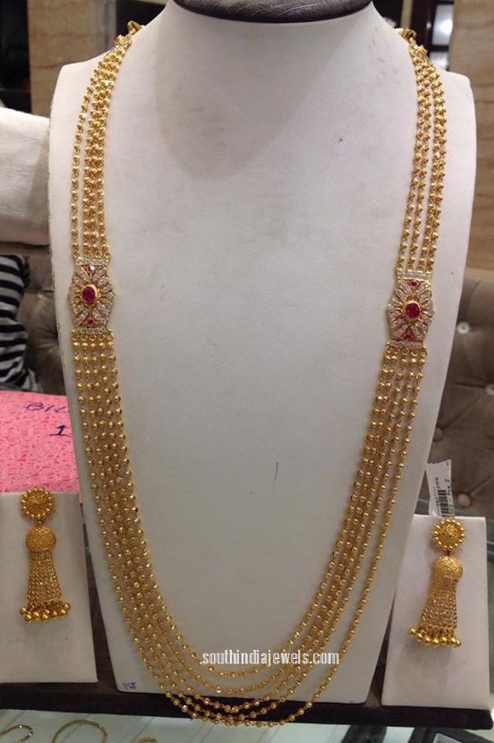 Gold Gundala Haram wth side mogappu and earrings