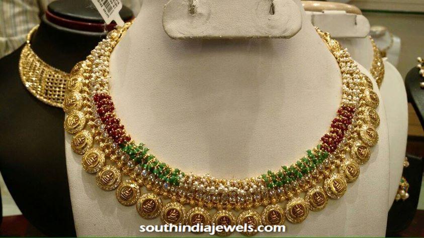 Gold beads clustered choker necklace