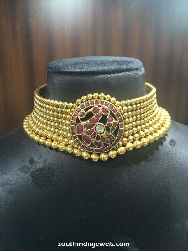 Traditional gold choker necklace