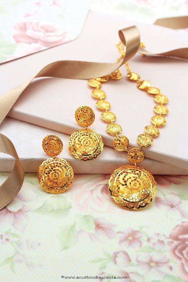 Fashionable Gold Necklace Set from Manubhai Jewellers