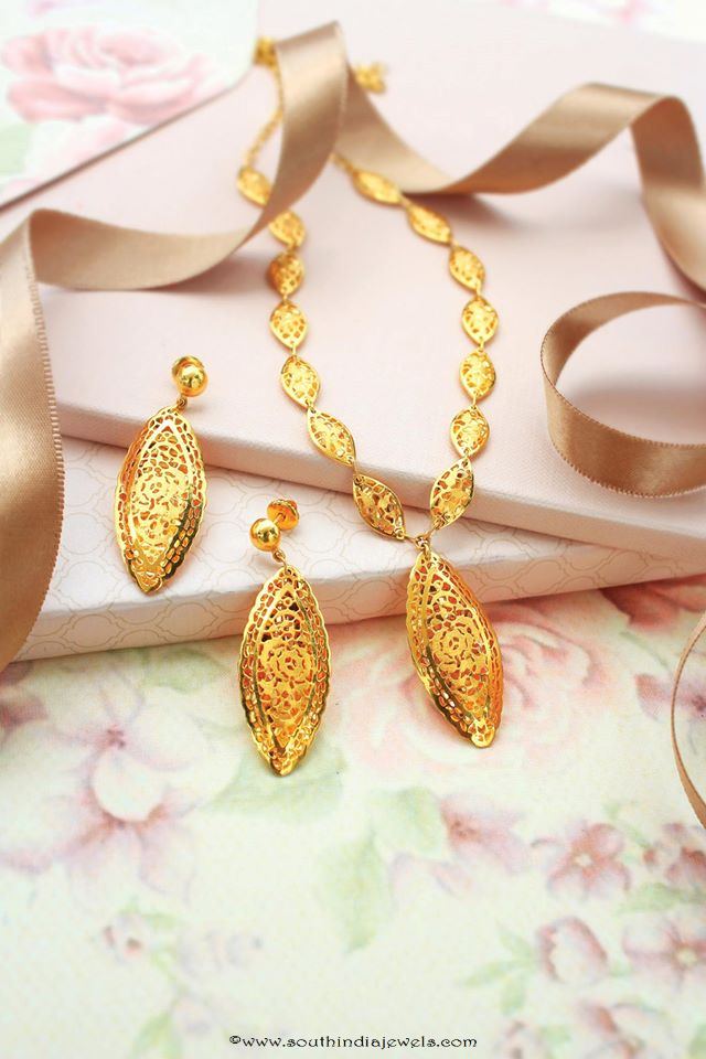 Simple Gold Short Necklace Design