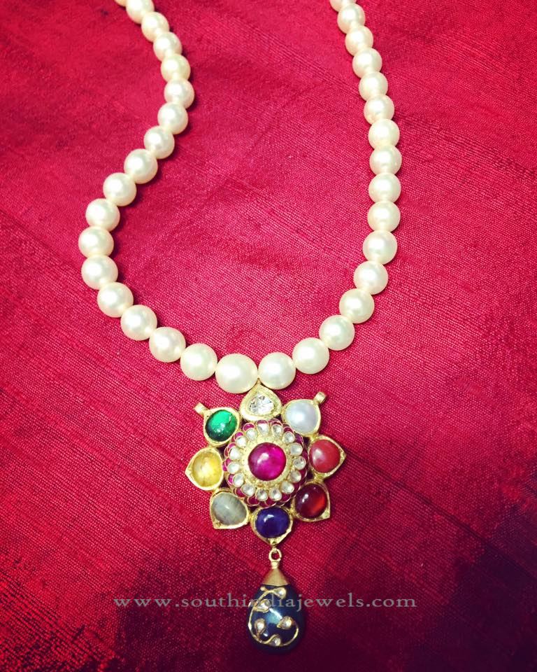Simple Pearl Neckalce with Navarathana Pendant