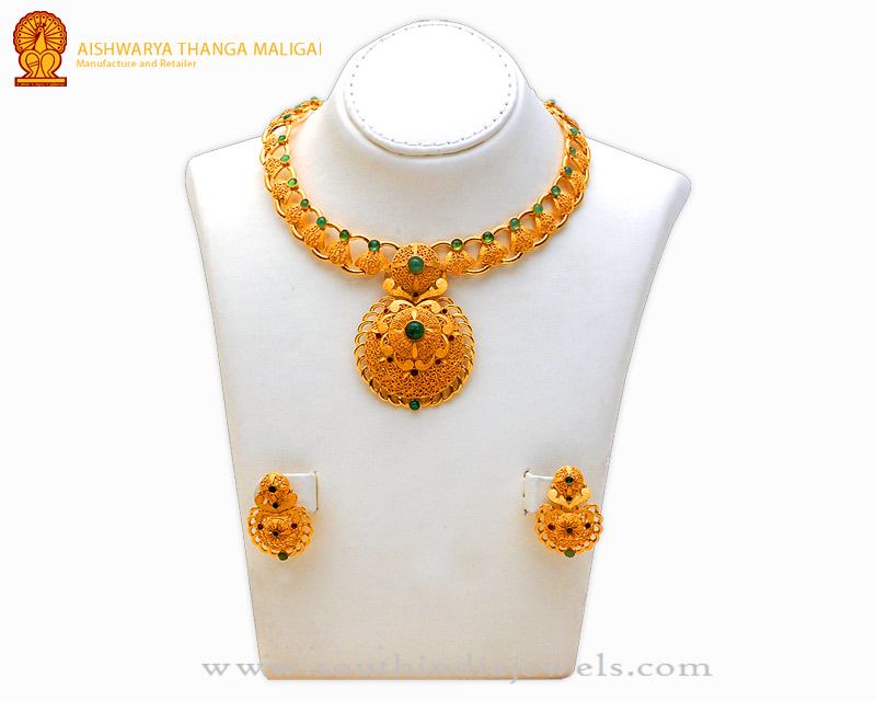 Small Gold Necklace Design 
