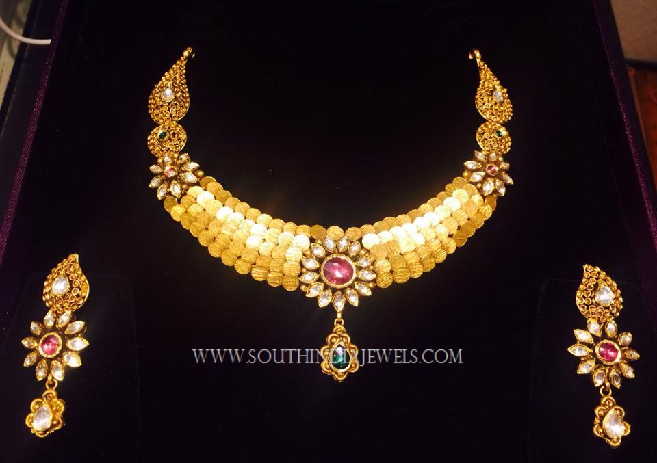 Fashionable Gold Kundan Necklace