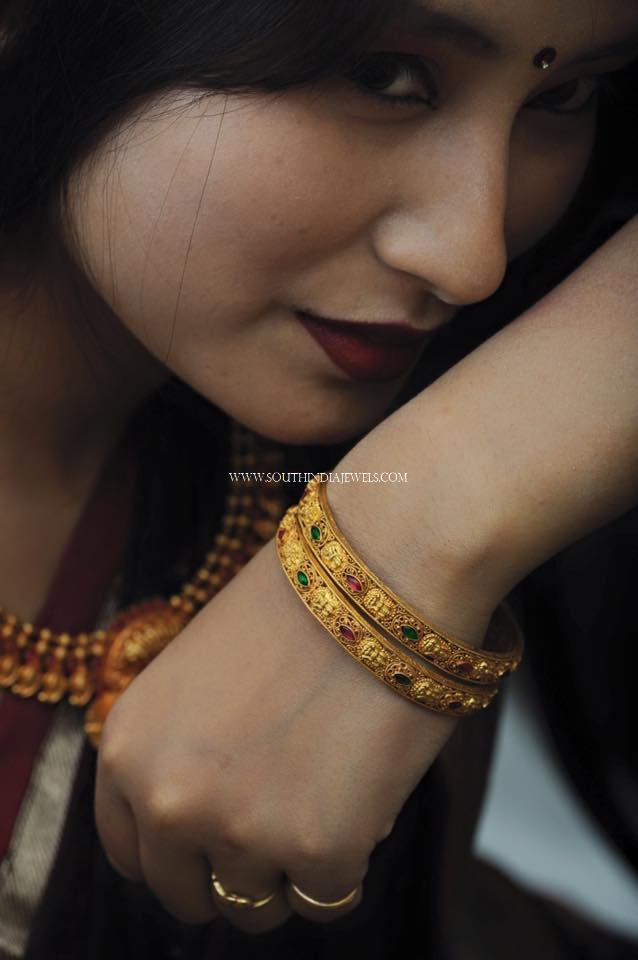 Simple Gold Bangle With Stone Work