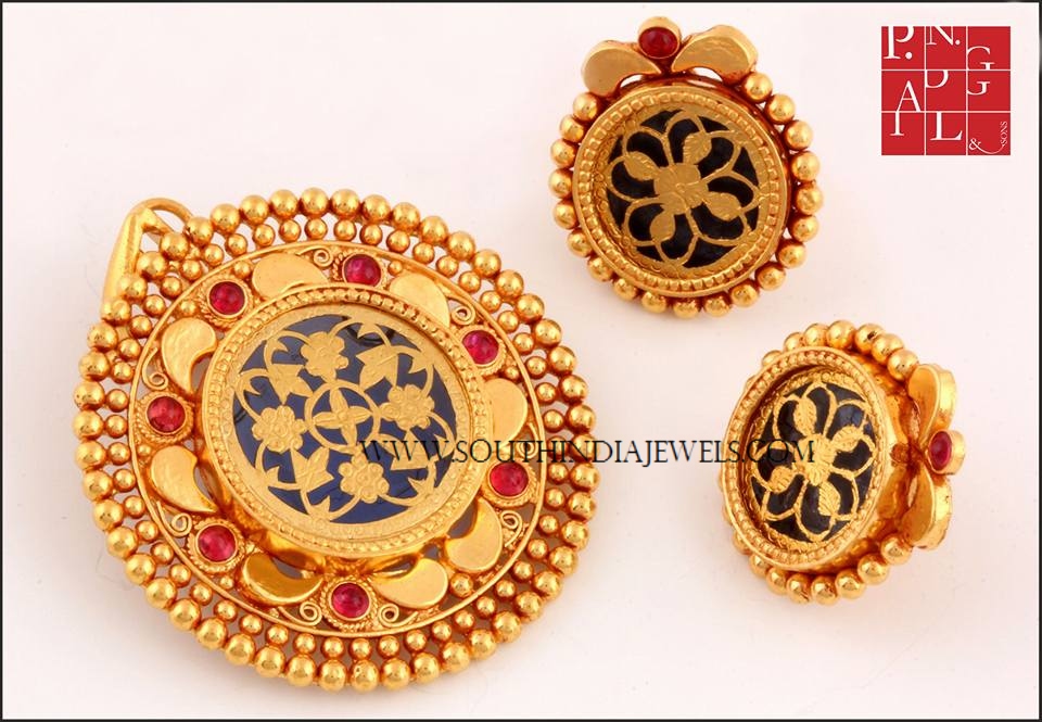 Gold Pendant Design From PN Gadgil & Sons