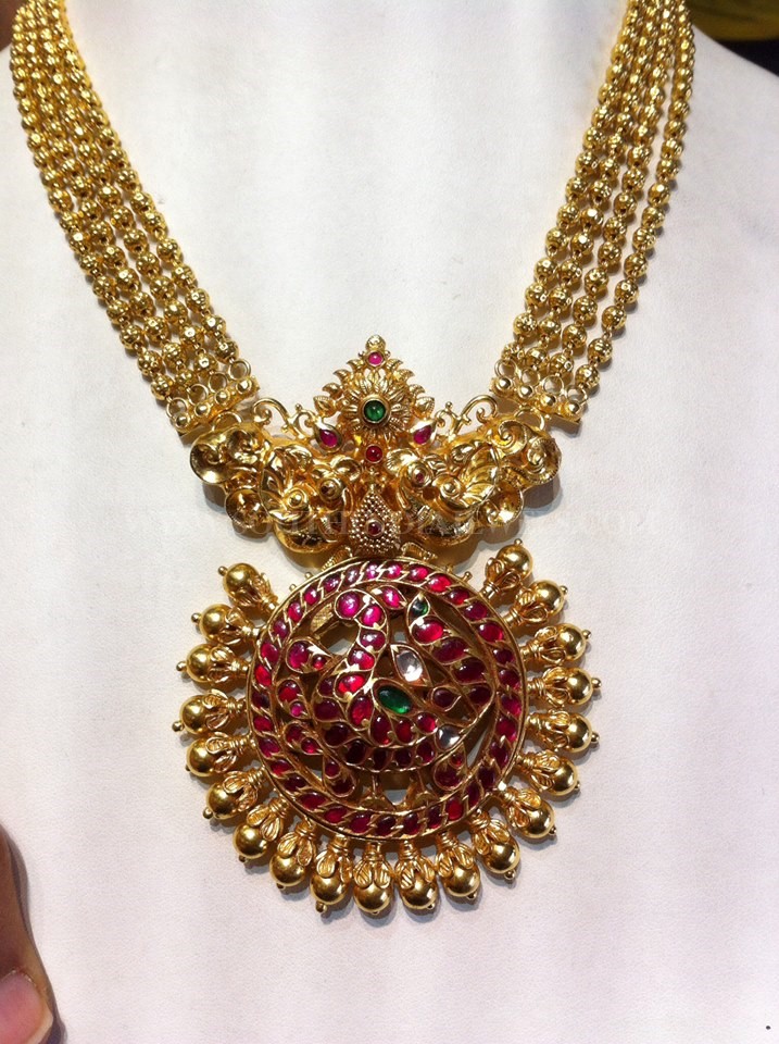 Gold Necklace With Beautiful Kemp Pendant