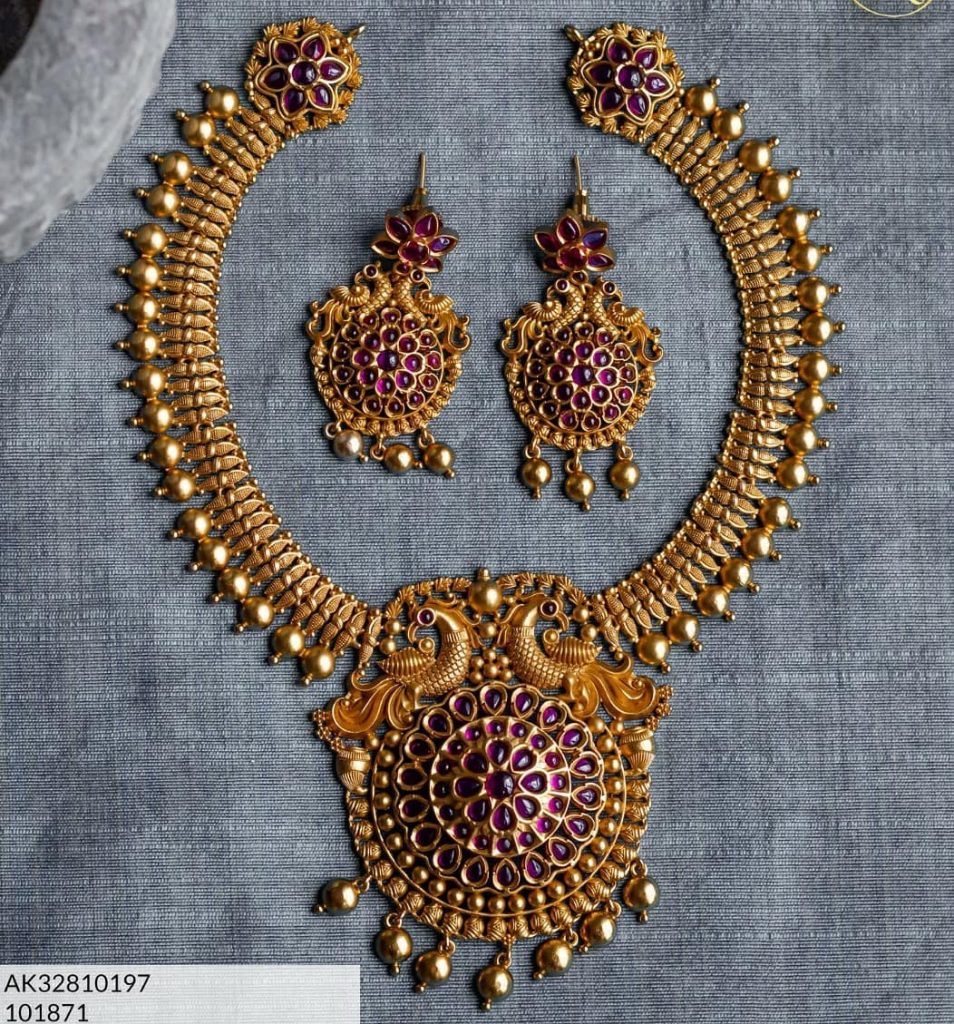 Attractive Necklace Set From Surashaa