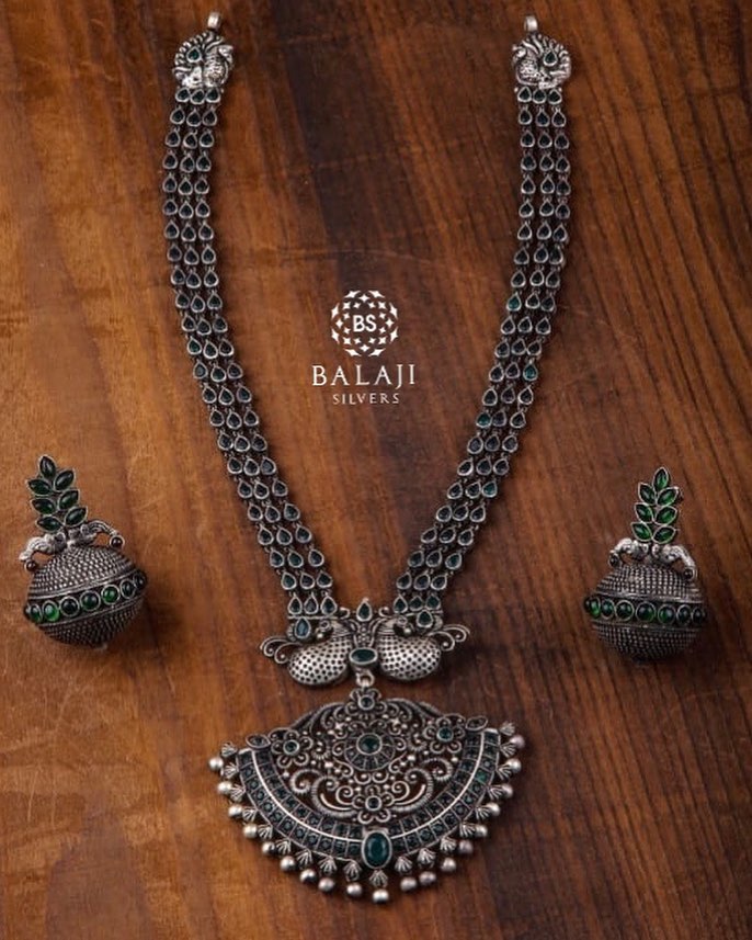 silver-necklace-set