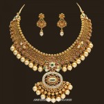 Gold pearl necklace set