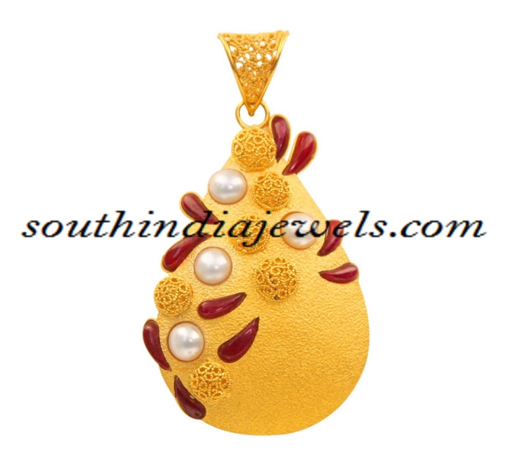 Latest gold jewellery pendant design