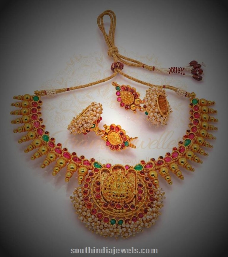 Temple-Jewellery-Set-with-jhumkas