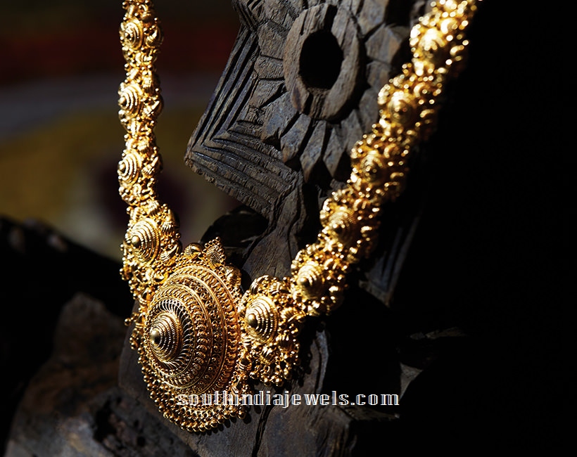 Gold Lone Necklace designs from Tanishq