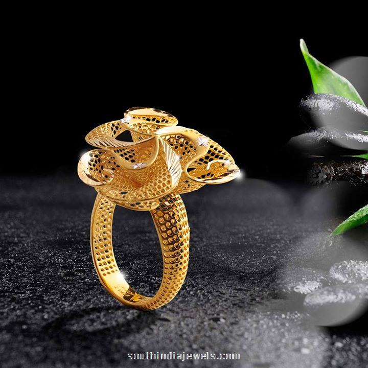 Gold ring design from Jewel one