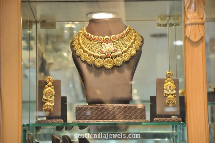 Gold Choker Necklace Set From PC Jeweller - South India Jewels