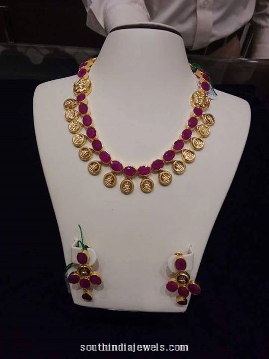 Gold ruby short necklace with earrings