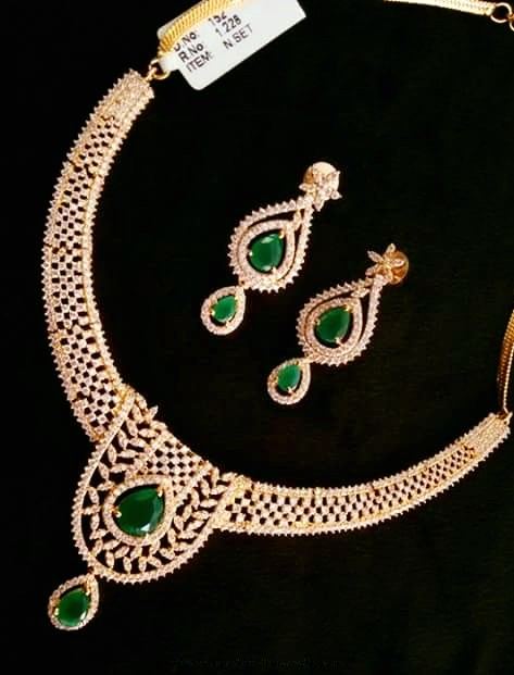 Gold Necklace with Emeralds From Swaastik gems and Jewellers