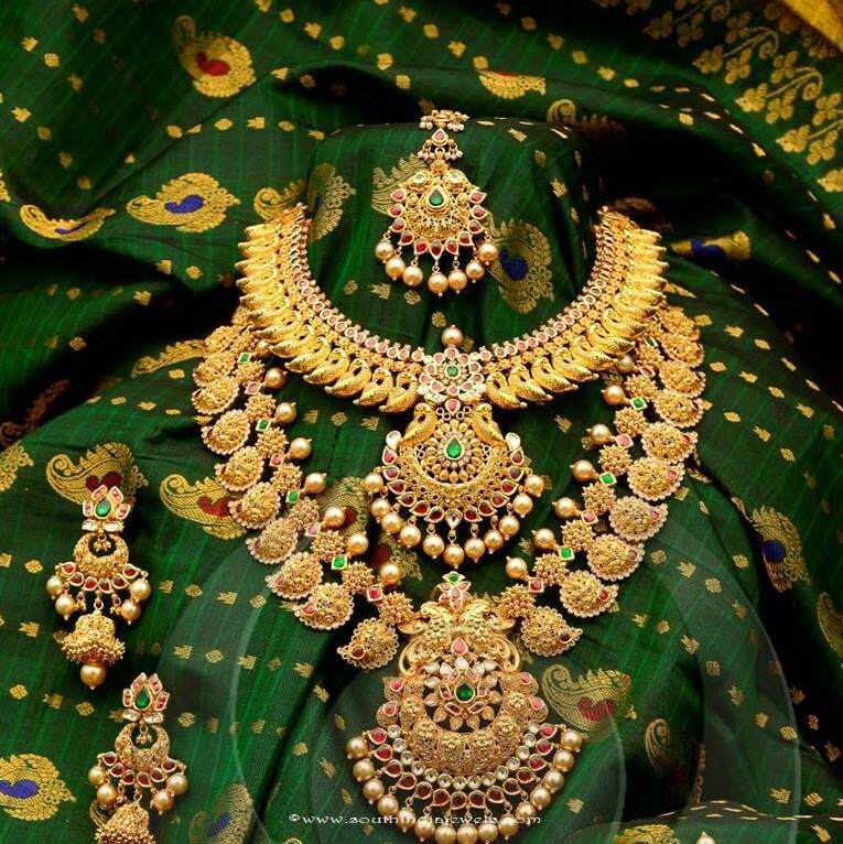 Gold Bridal Jewellery Set from Anagha Jewellery