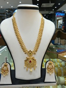 Gold Necklace Set from Navkar Gold World - South India Jewels