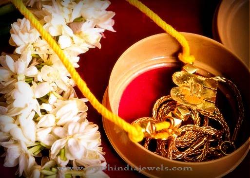 Traditional Gold Thali (Mangalsutra) Design