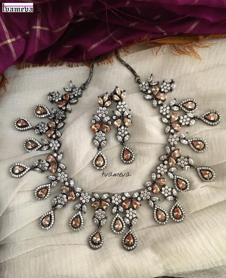 Stylish Necklace Set From Tvameva