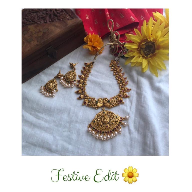 Decorative Necklace Set From Quills And Spills