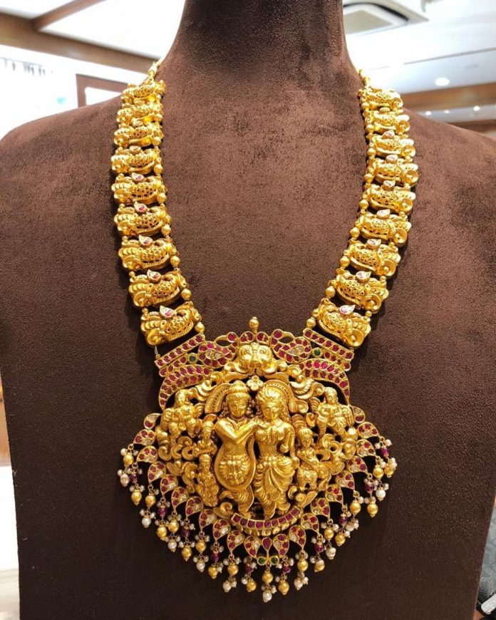 Grand Gold Necklace From Mangatarai - South India Jewels