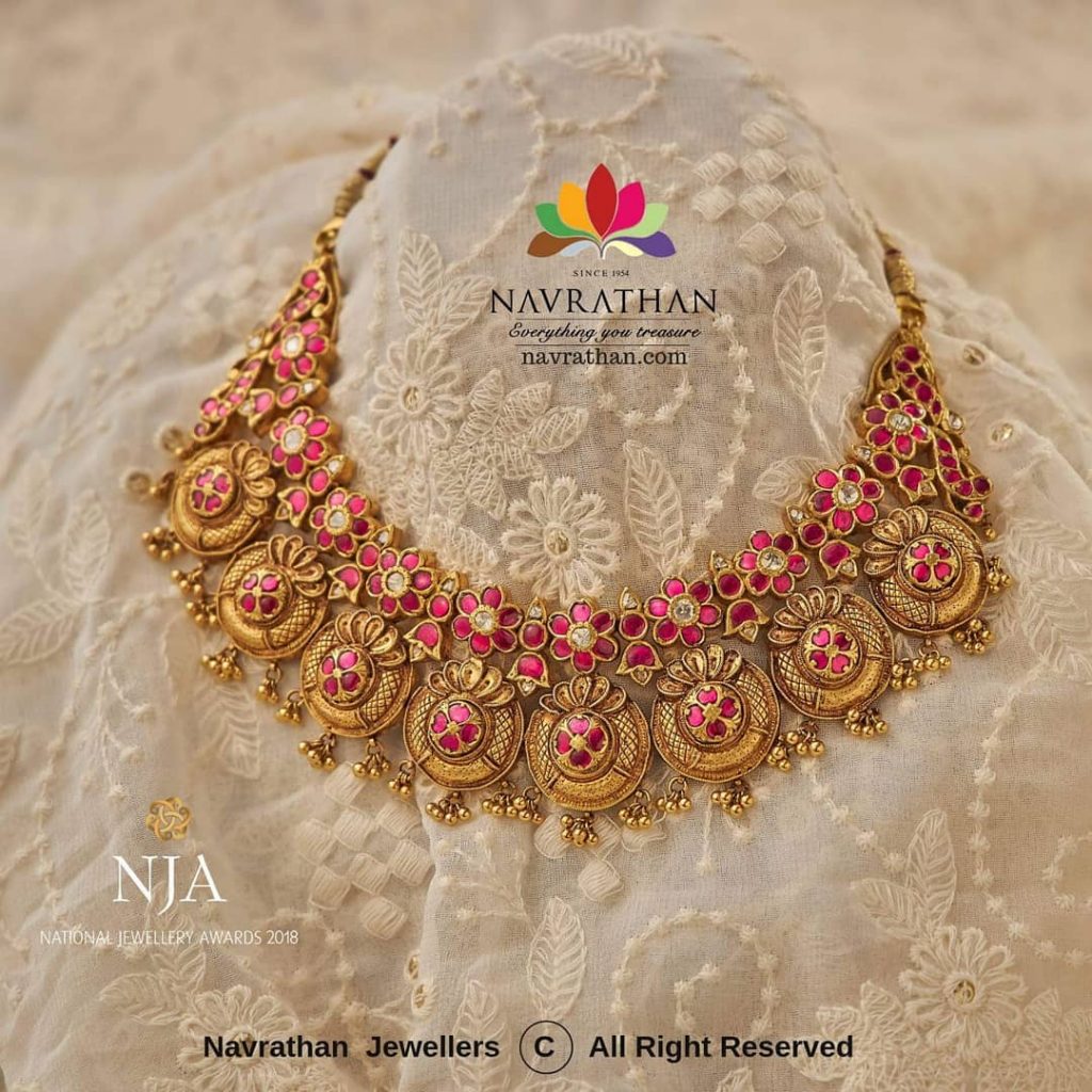 Attractive Gold Necklace From Navrathan