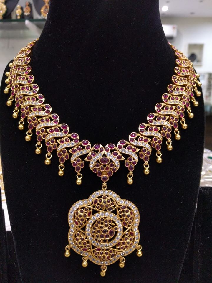 Classic Kemp Stone Necklace From Samskruthi Jewellers - South India Jewels