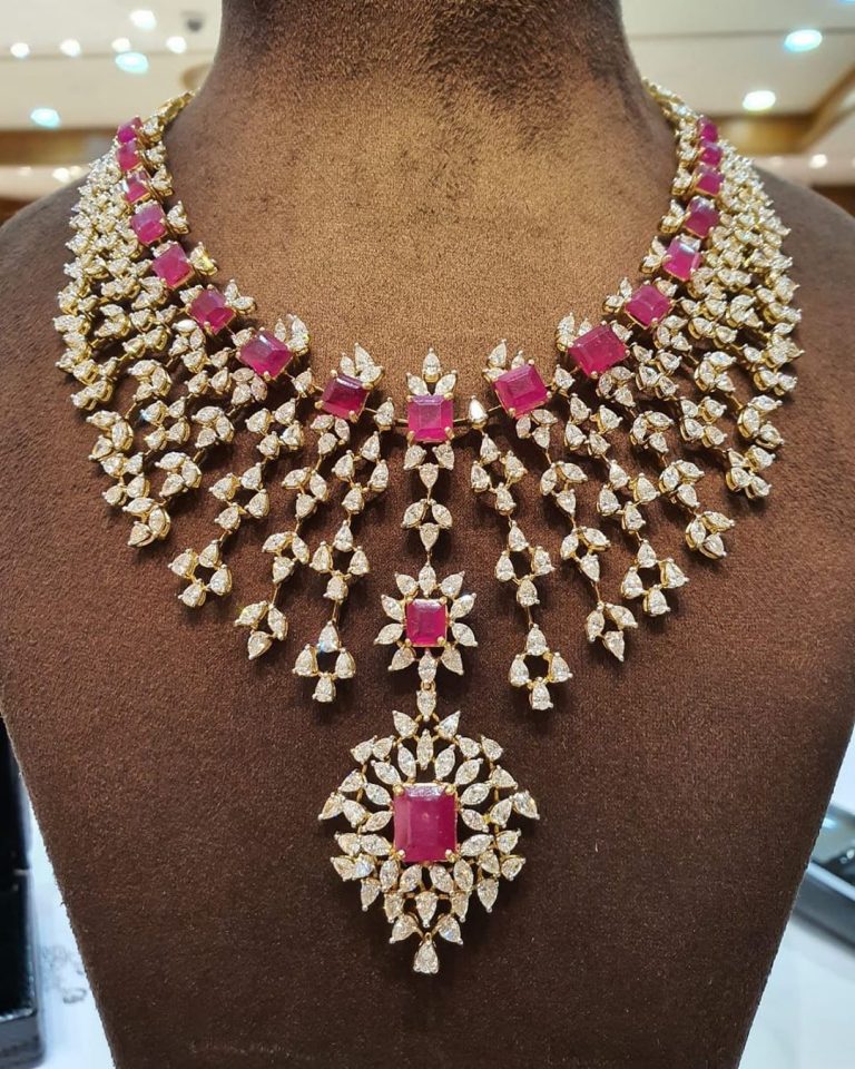 Decorative Diamond Necklace From Mangatrai