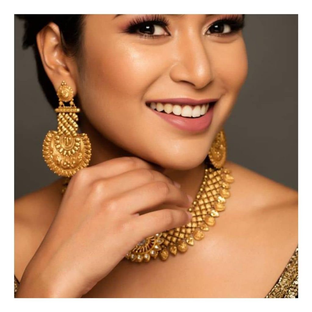 Pretty Necklace Set From Studded India