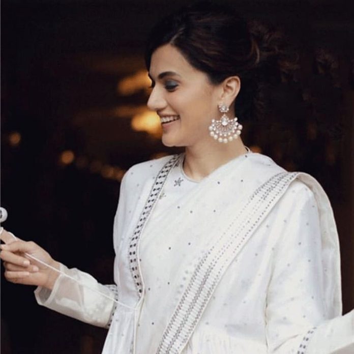 Graceful Earrings From The Neha Goel - South India Jewels