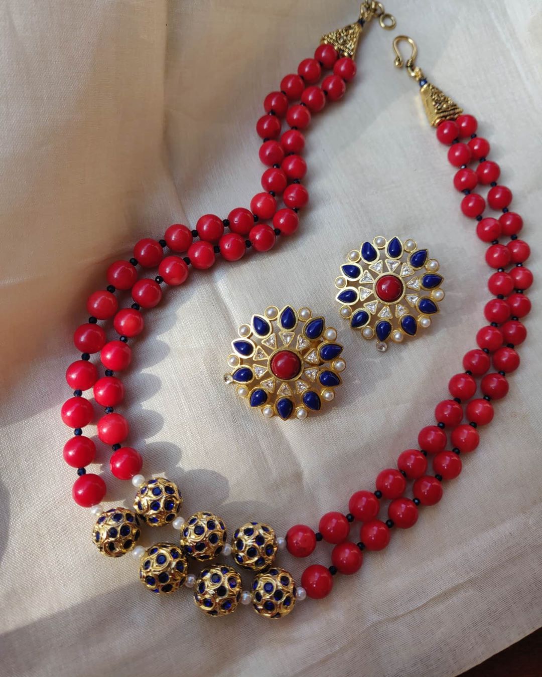 BEADED-NECKLACE