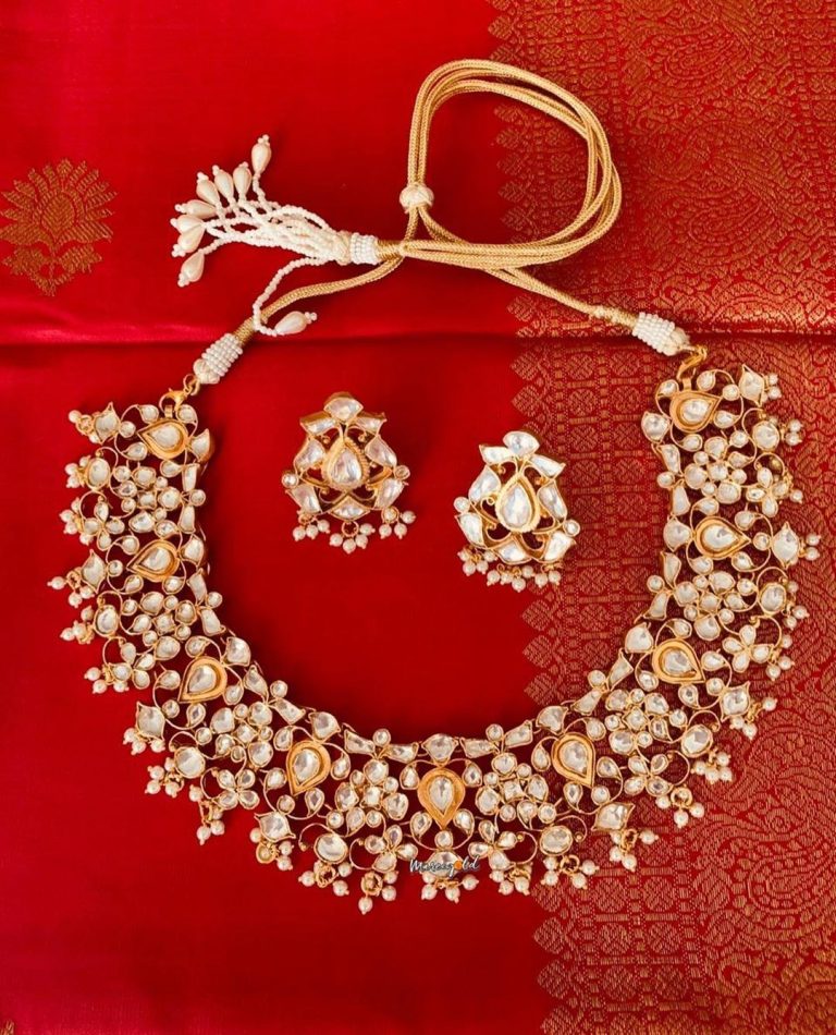 pretty-necklace-and-earrings