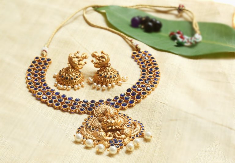 Lakshmi-Pendant-Necklace-With-Blue-Stones-01