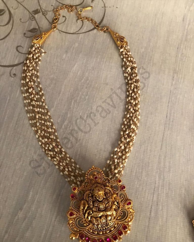 pearl-bunch-necklace-with-lakshmi-pendant