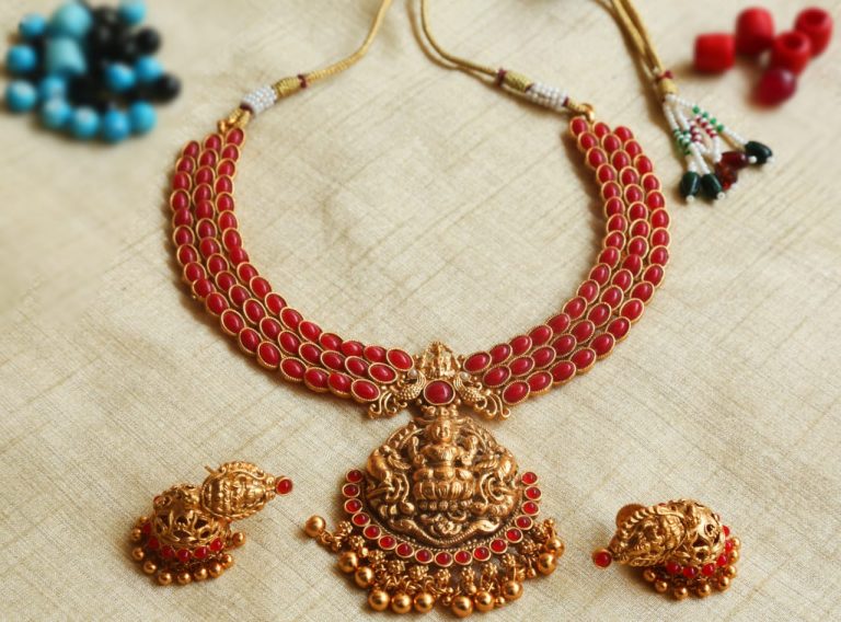 Antique-Red-Stone-Lakshmi-Pendant-Necklace-01