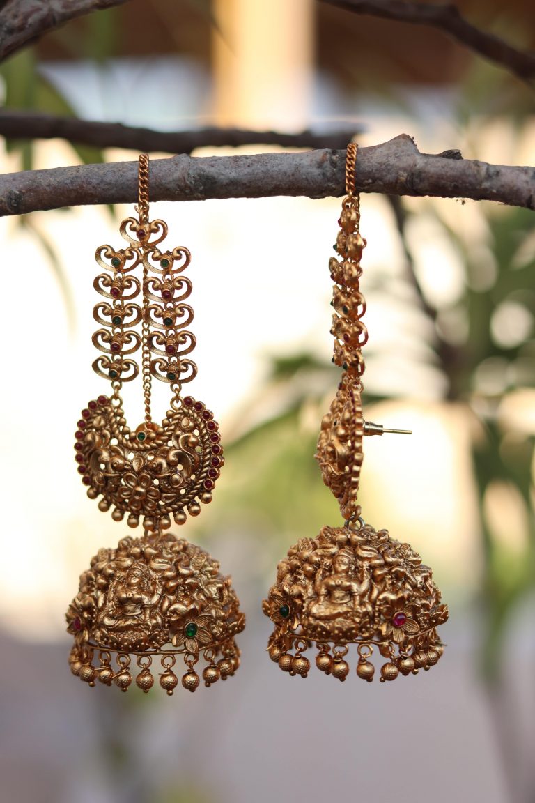 Big-Bridal-Antique-Jhumkas-With-Ear-Chains-01