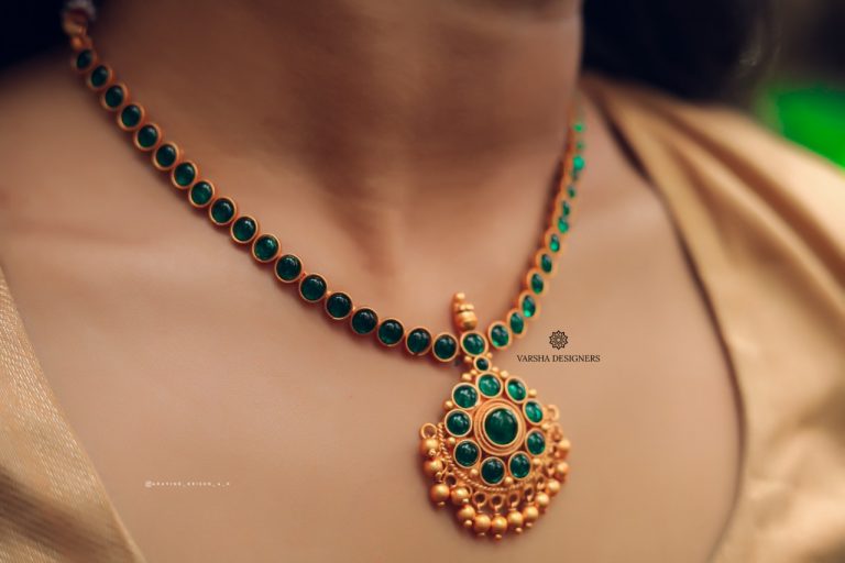 Simple-Floral-Gold-Finish-Emerald-Necklace-01