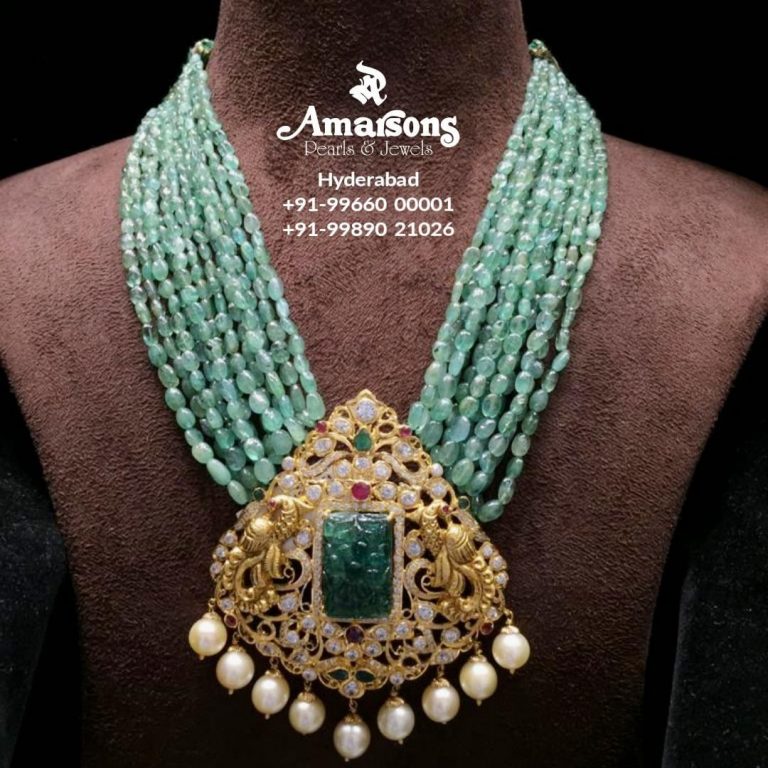 emerald-mala-with-gold-pendant