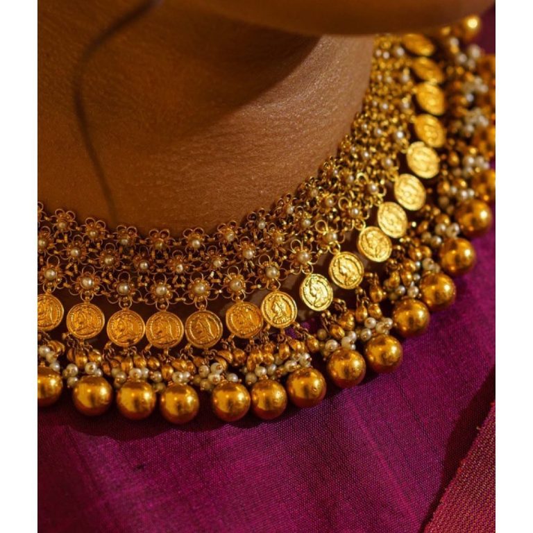 gold-coin-necklace