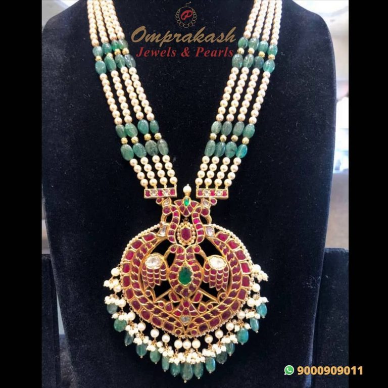 kundan-locket-with-pearls-emeralds-chain