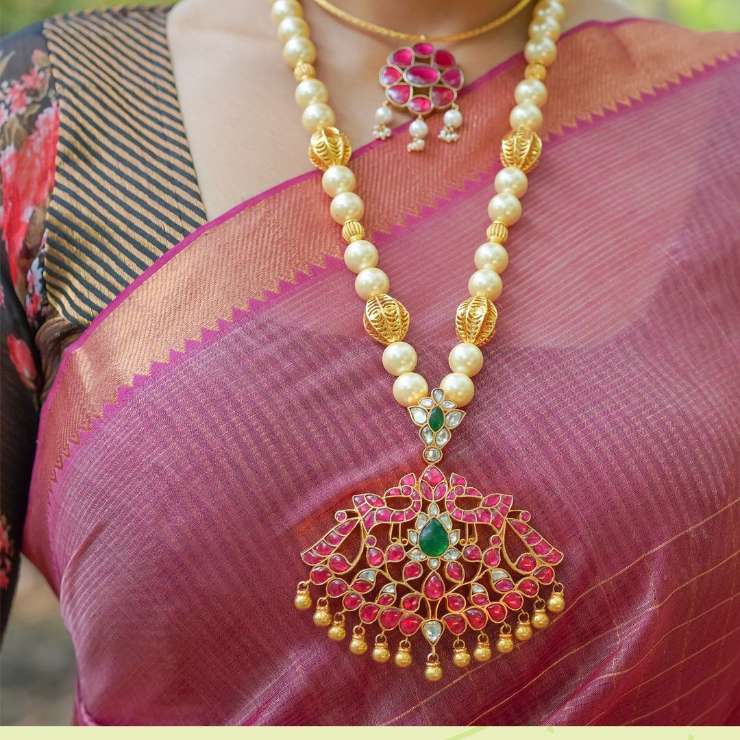 pearl-necklace-semi precious-stone-studded-pendant