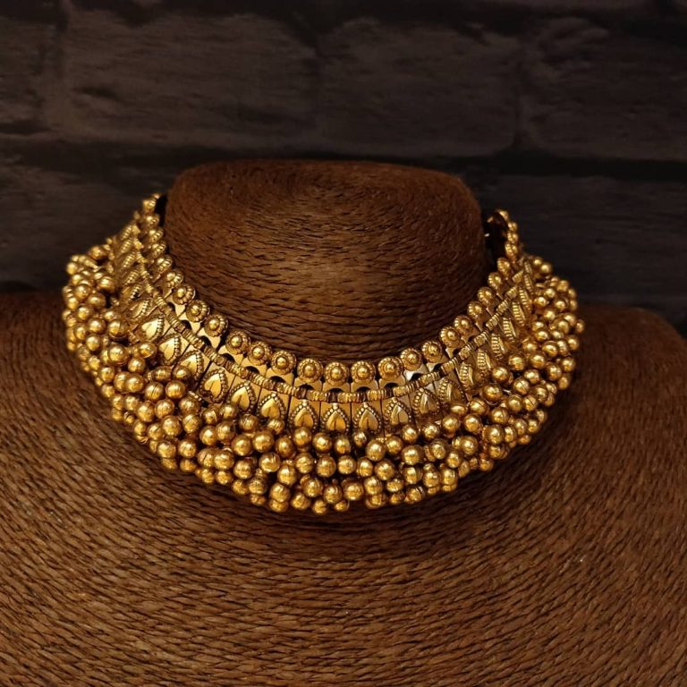 cluster-pearl-statement-necklace