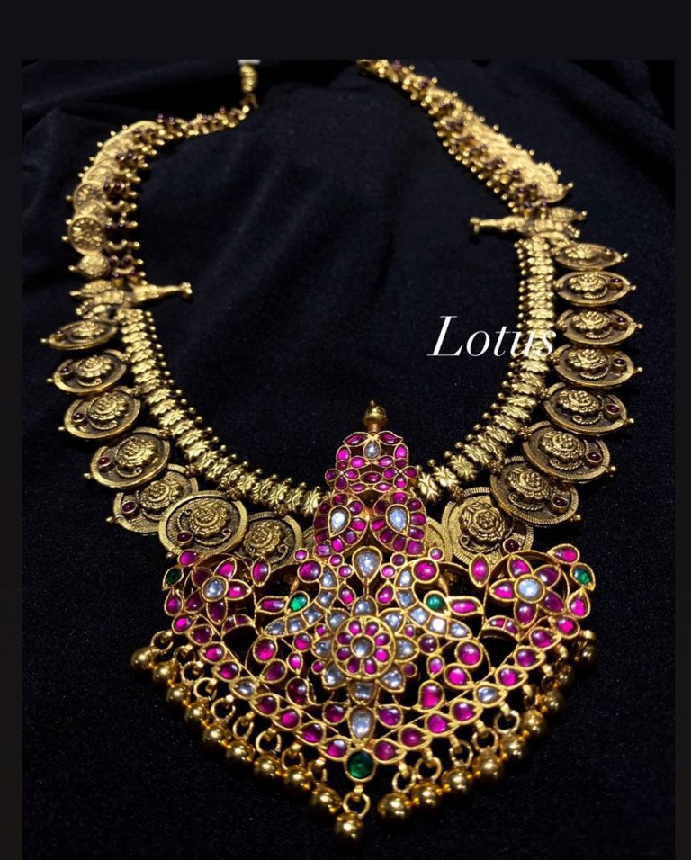 gold-imitation-stone-studded-necklace