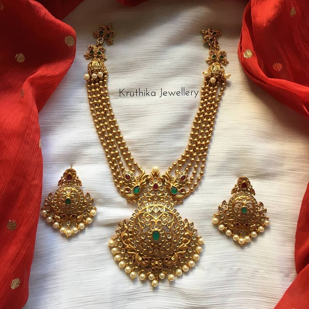 five-layer-golden-pearl-necklace-set