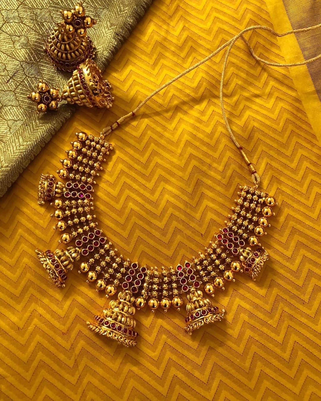 antique-necklace-set