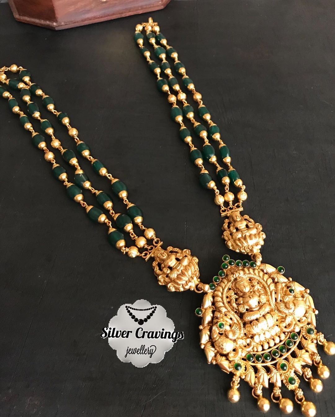 beads-necklace-with-lakshmi-nakshi-pendant