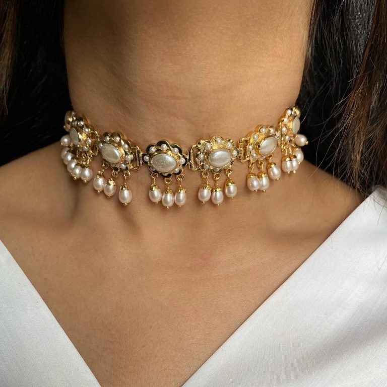 dainty-pearl-choker-necklace